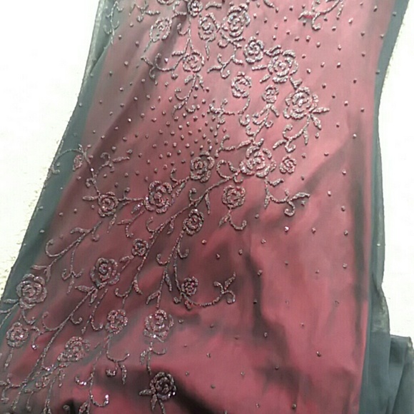 💋❤❤sale❤❤♦️Gorgeous♦️ red and black beaded dress - Picture 8 of 8